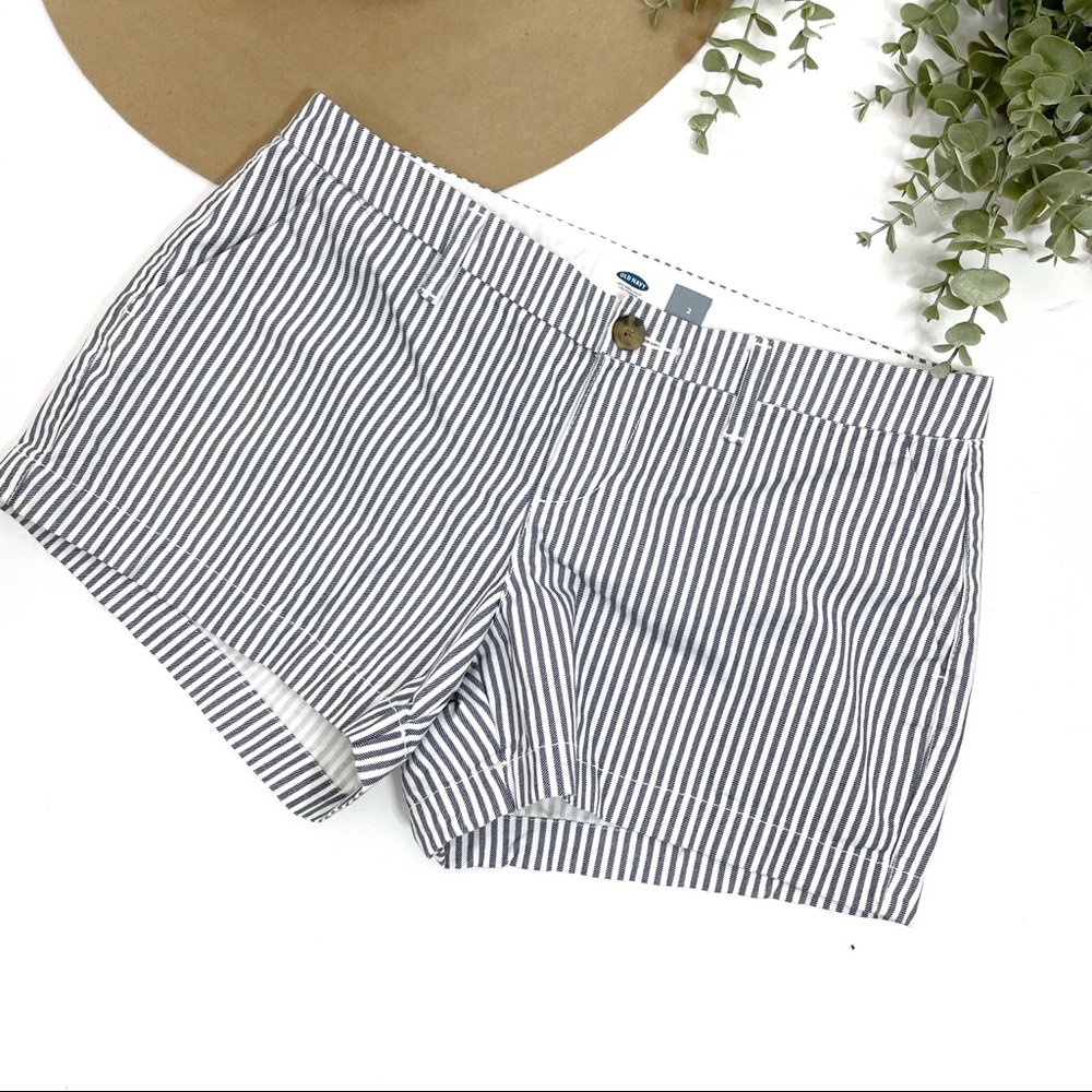 3 for $10 - OLD NAVY • blue & white striped shorts Size 2